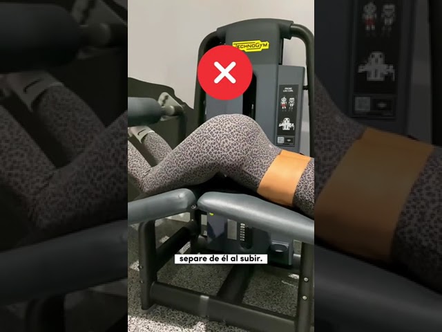 curl de isquiotibiales en máquina